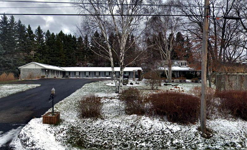 R & R Motel - Photo From Web Listing (newer photo)